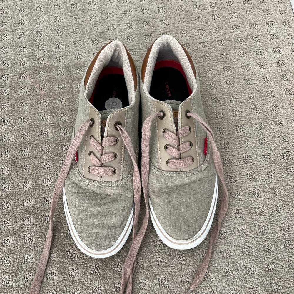Levi’s men’s shoes size 8